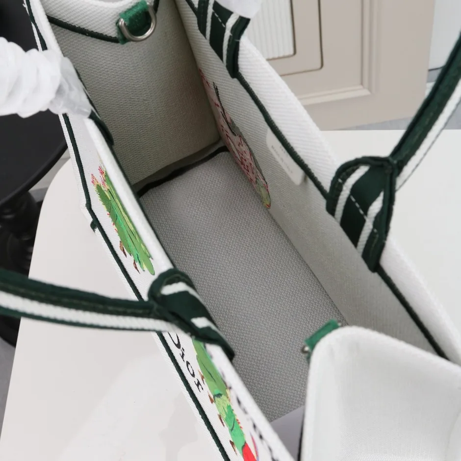 1788582045479956.webp はらぺこあおむし Dior Book Tote ストラップ付きバッグ ラージ クリスチャン・ディオール コピー