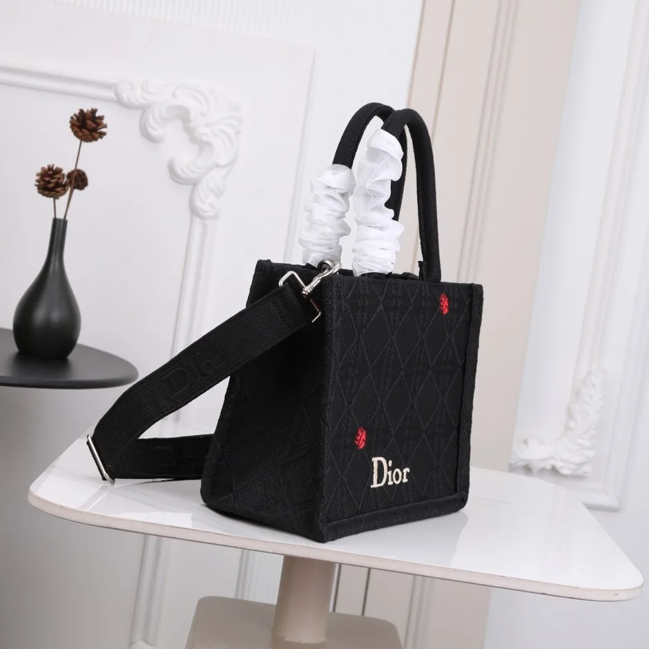 1788582821850636.webp てんとう虫 Dior Book Tote ストラップ付きバッグ スモール クリスチャン・ディオール コピー