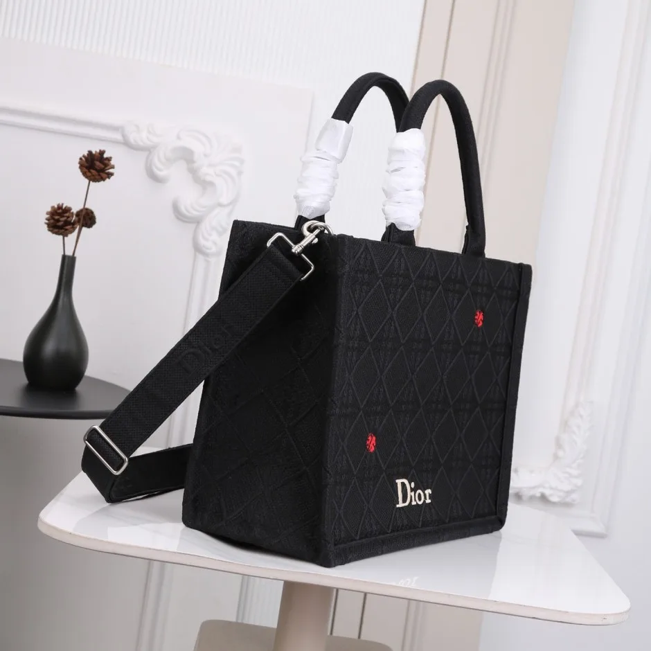 1788583021321976.webp てんとう虫 Dior Book Tote ストラップ付きバッグ ミディアム クリスチャン・ディオール コピー