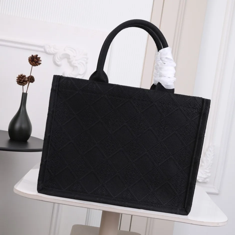 1788583021506817.webp てんとう虫 Dior Book Tote ストラップ付きバッグ ミディアム クリスチャン・ディオール コピー