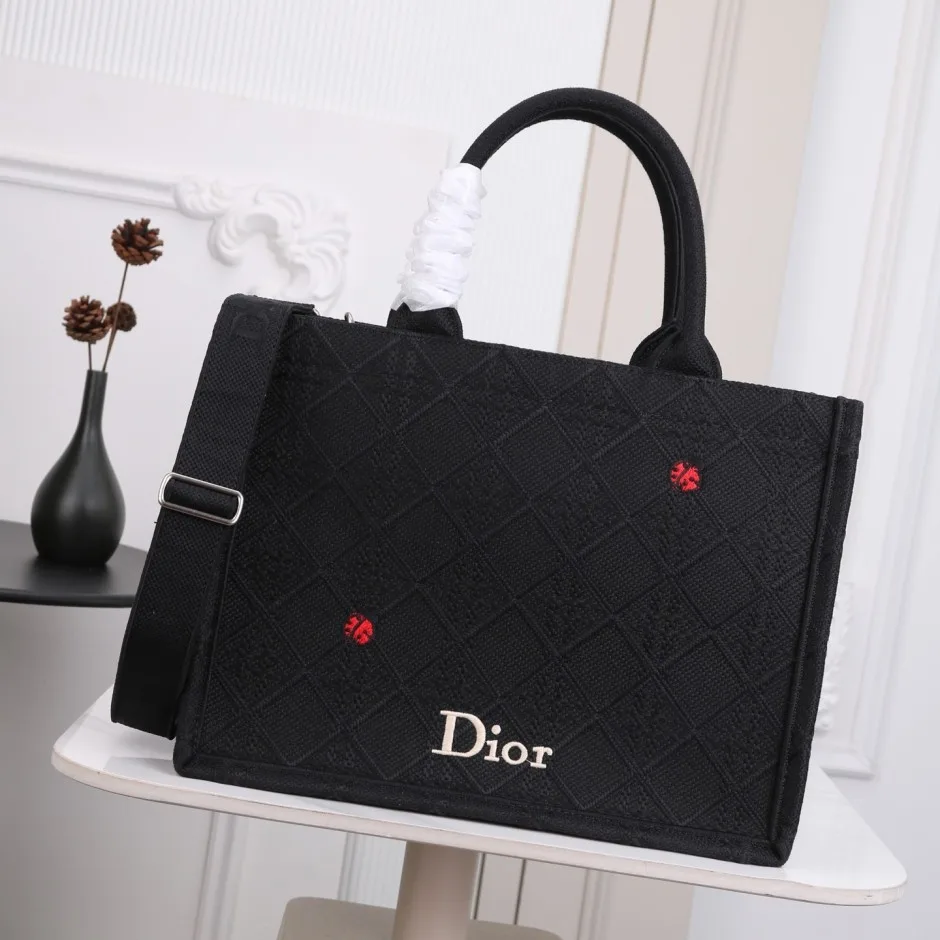 1788583021941030.webp てんとう虫 Dior Book Tote ストラップ付きバッグ ミディアム クリスチャン・ディオール コピー