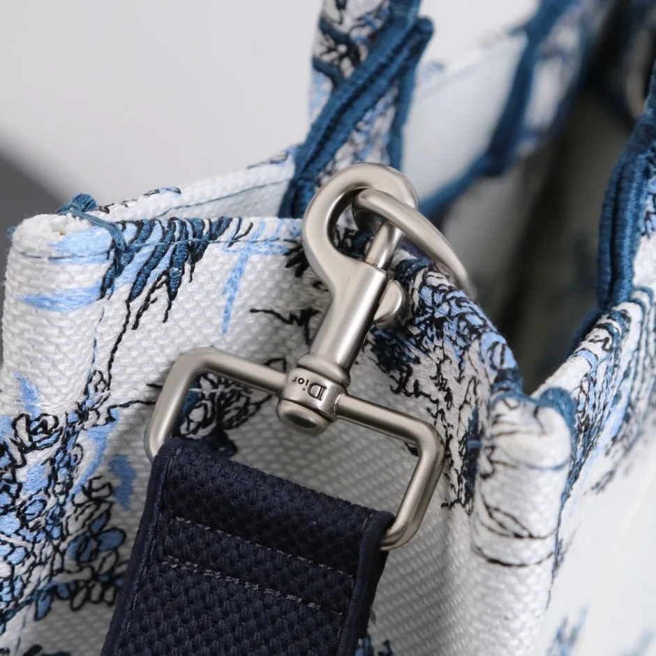 1788583515534648.webp 上品 カジュアル 刺繍入り Dior Book Tote ストラップ付きバッグ スモール クリスチャン・ディオール コピー