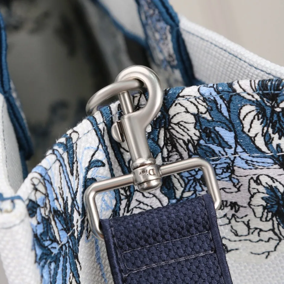 1788584116258922.webp 上品 カジュアル 刺繍入り Dior Book Tote ストラップ付きバッグ ラージ クリスチャン・ディオール コピー