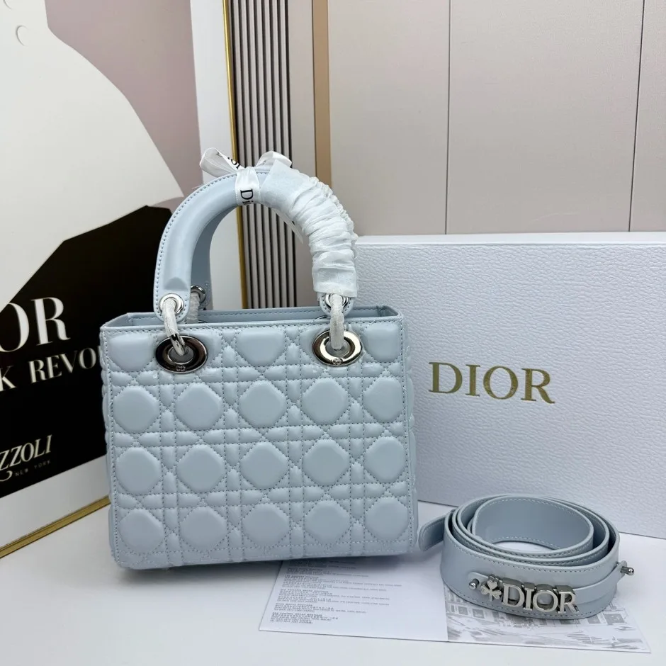 1788586312175872.webp クリスチャン・ディオール コピー Lady Dior ストラップ付き バッグ スモール ブルー