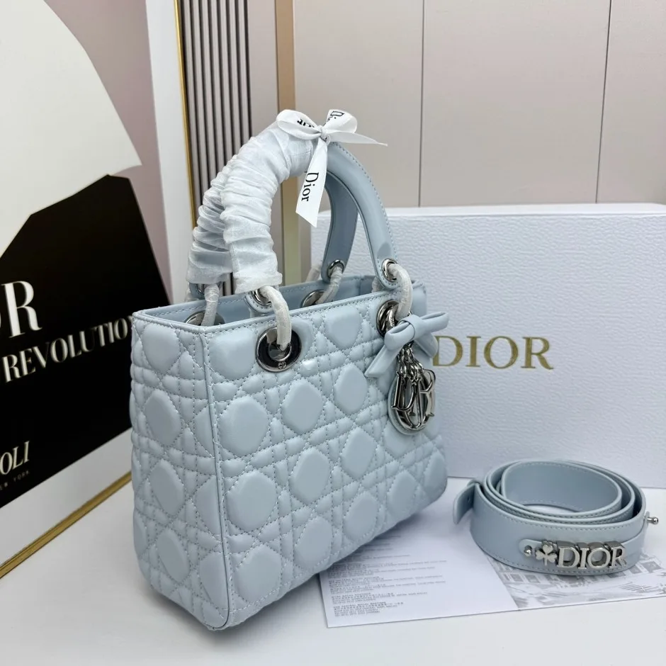 1788586312899549.webp クリスチャン・ディオール コピー Lady Dior ストラップ付き バッグ スモール ブルー