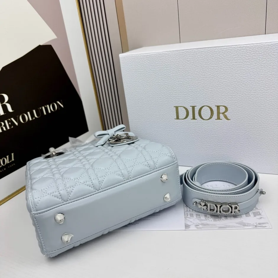 1788586315964056.webp クリスチャン・ディオール コピー Lady Dior ストラップ付き バッグ スモール ブルー