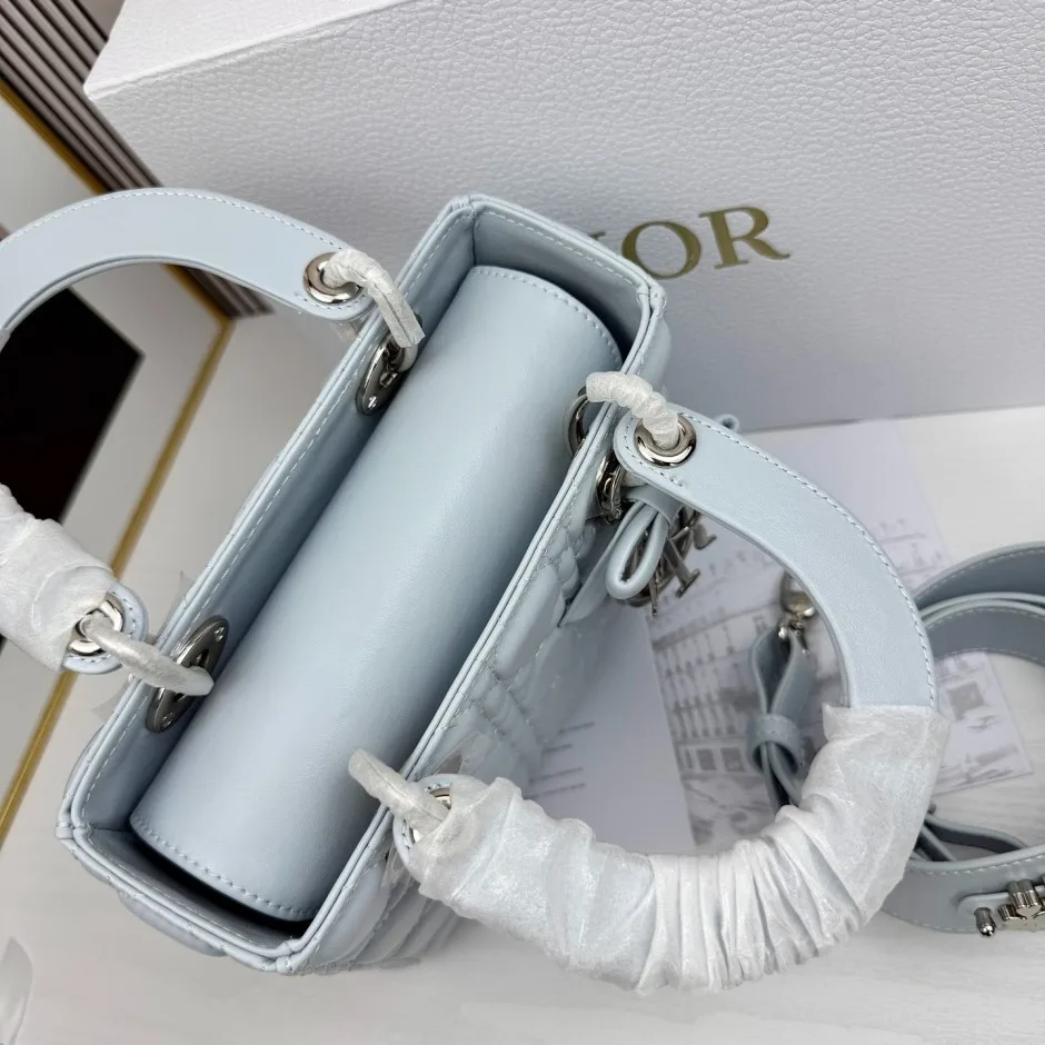 1788586316963639.webp クリスチャン・ディオール コピー Lady Dior ストラップ付き バッグ スモール ブルー