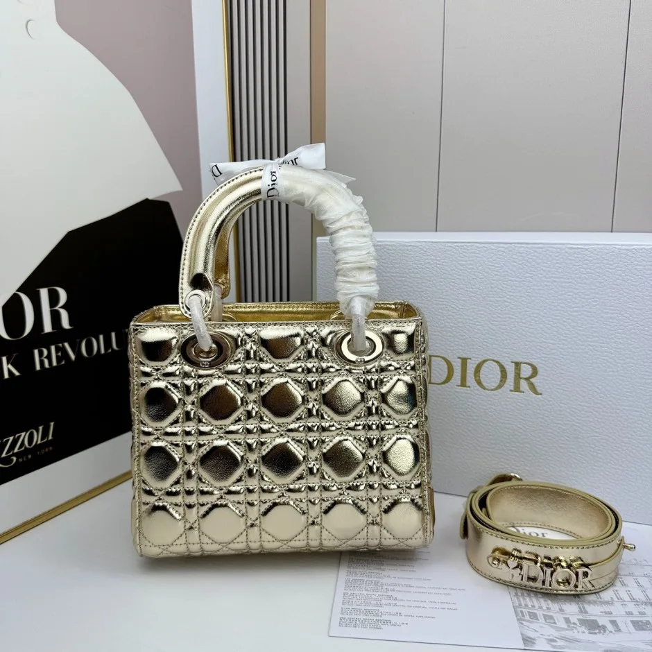 1788586640341531.webp クリスチャン・ディオール コピー Lady Dior ストラップ付き バッグ スモール ゴールド