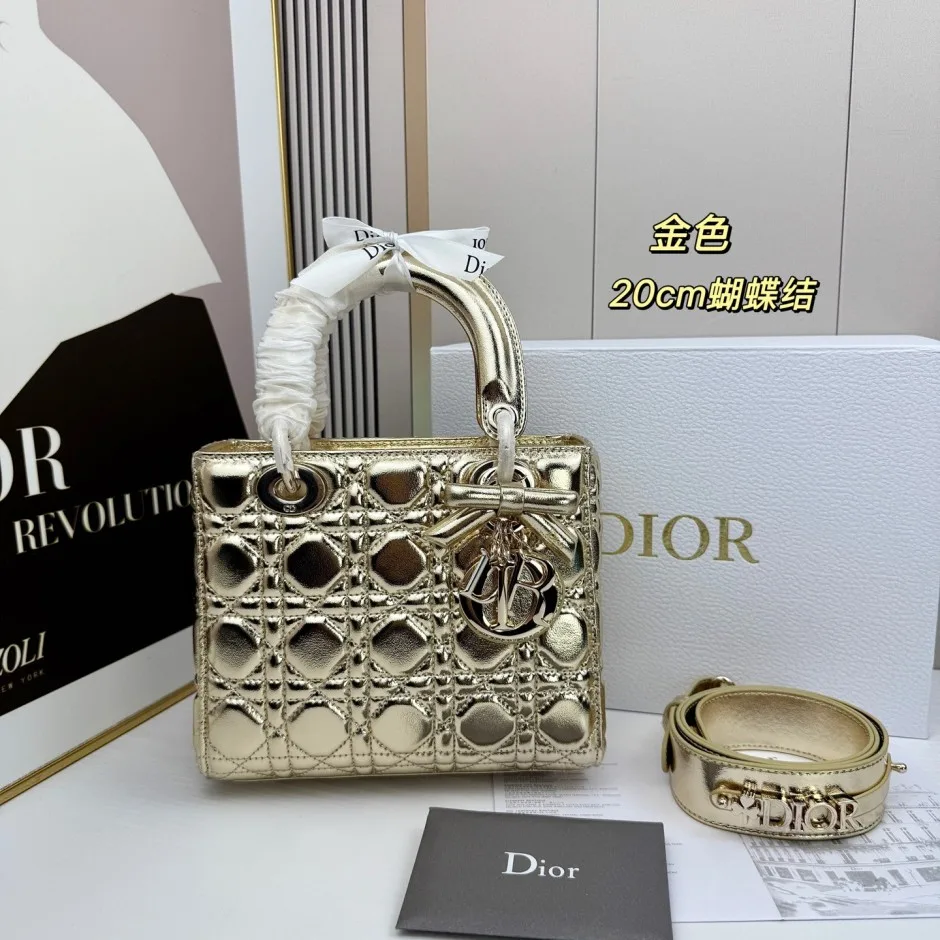 1788586640524898.webp クリスチャン・ディオール コピー Lady Dior ストラップ付き バッグ スモール ゴールド