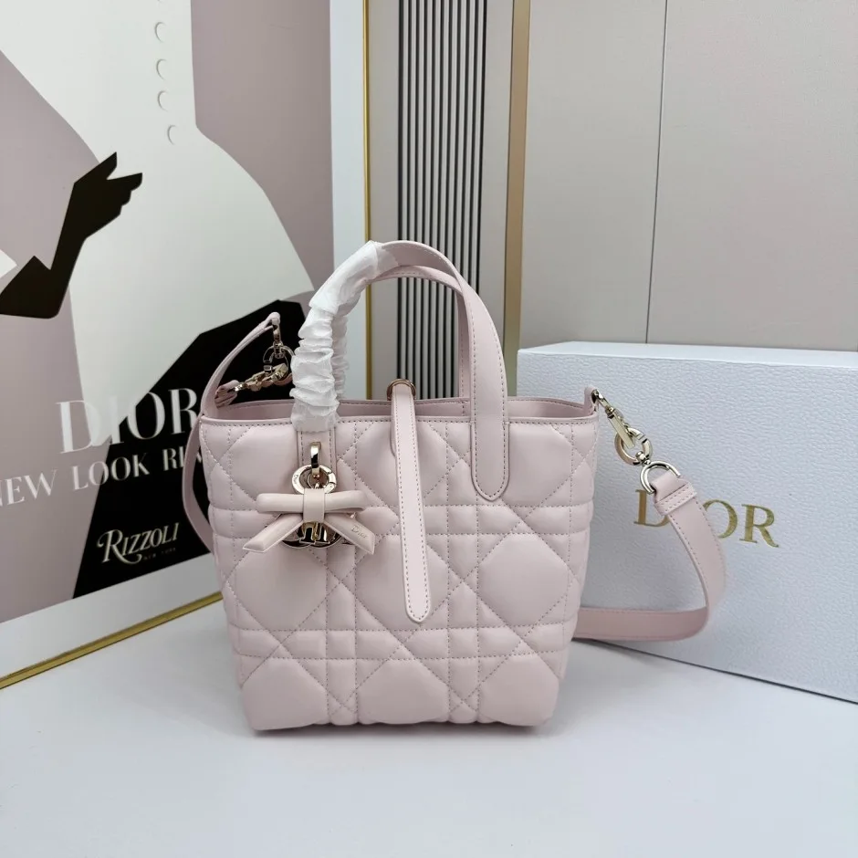 1788589077807737.webp フェミニン Dior Toujours スモール ハンドバッグ クリスチャン・ディオール コピー ピンク