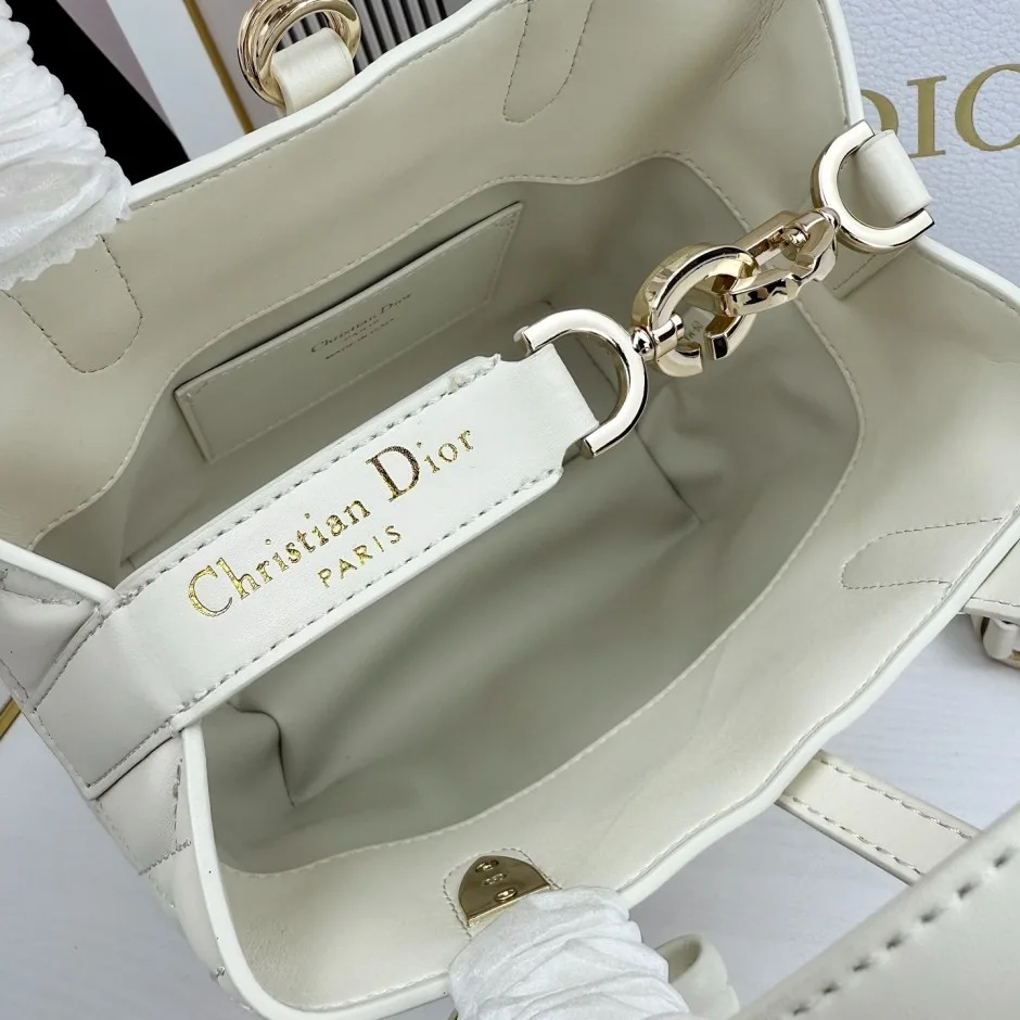 1788589663916177.webp クリスチャン・ディオール コピー 定番 人気 Dior Toujours スモール ハンドバッグ ホワイト