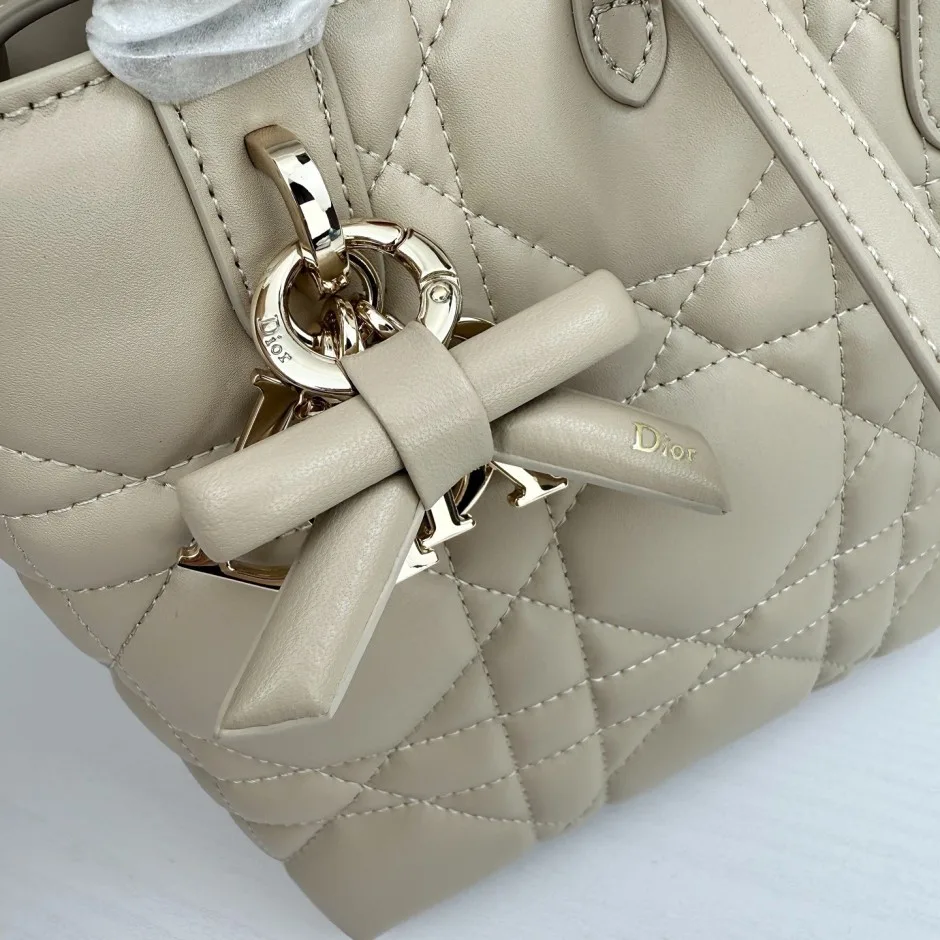 1788589800472957.webp 人気 クラシック クリスチャン・ディオール コピー Dior Toujours スモール ハンドバッグ アイボリー