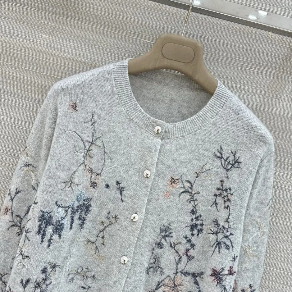 1788838232353136.webp ボタニカル刺繍 クルーネック カーディガン クリスチャン・ディオール ニット 偽物 グレー