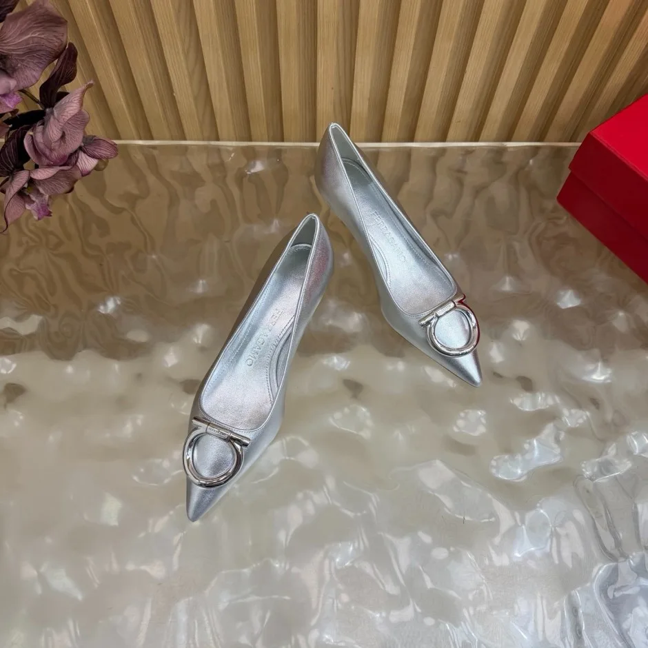 1788925716611572.webp サルヴァトーレ・フェラガモ パンプス コピー ガンチーニ パンプス シルバー