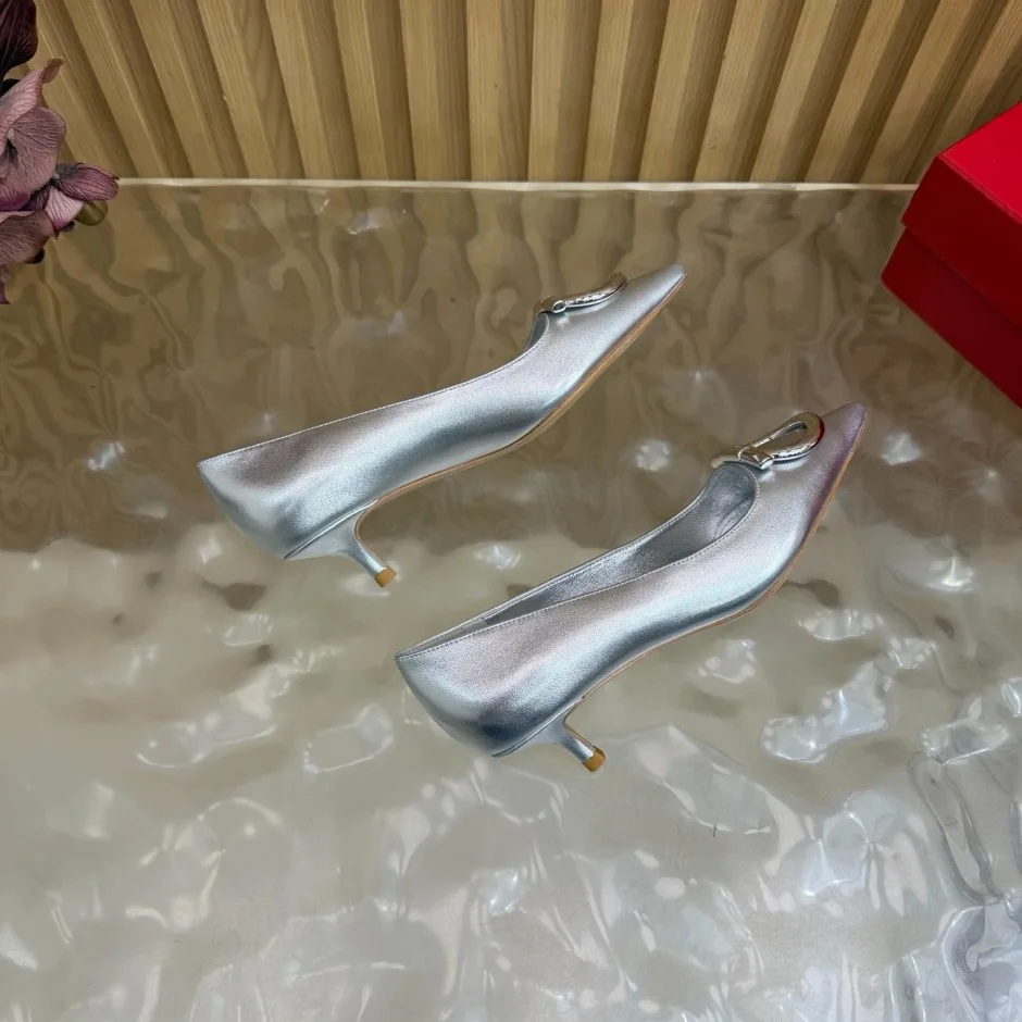 1788925720126973.webp サルヴァトーレ・フェラガモ パンプス コピー ガンチーニ パンプス シルバー
