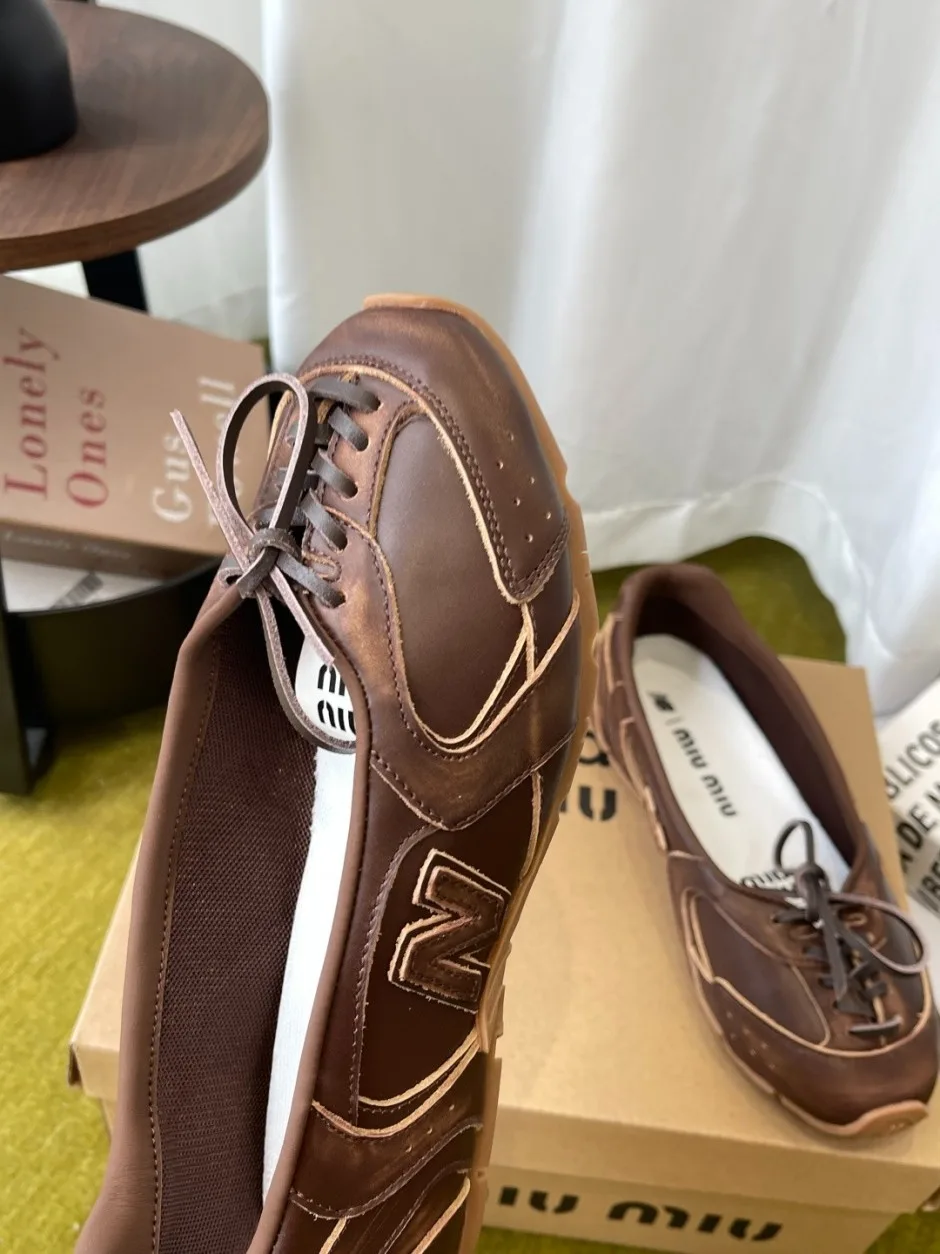 1789037482272567.webp ミュウミュウ スニーカー 偽物 MIUMIU × New Balance レザー シューズ ダークブラウン