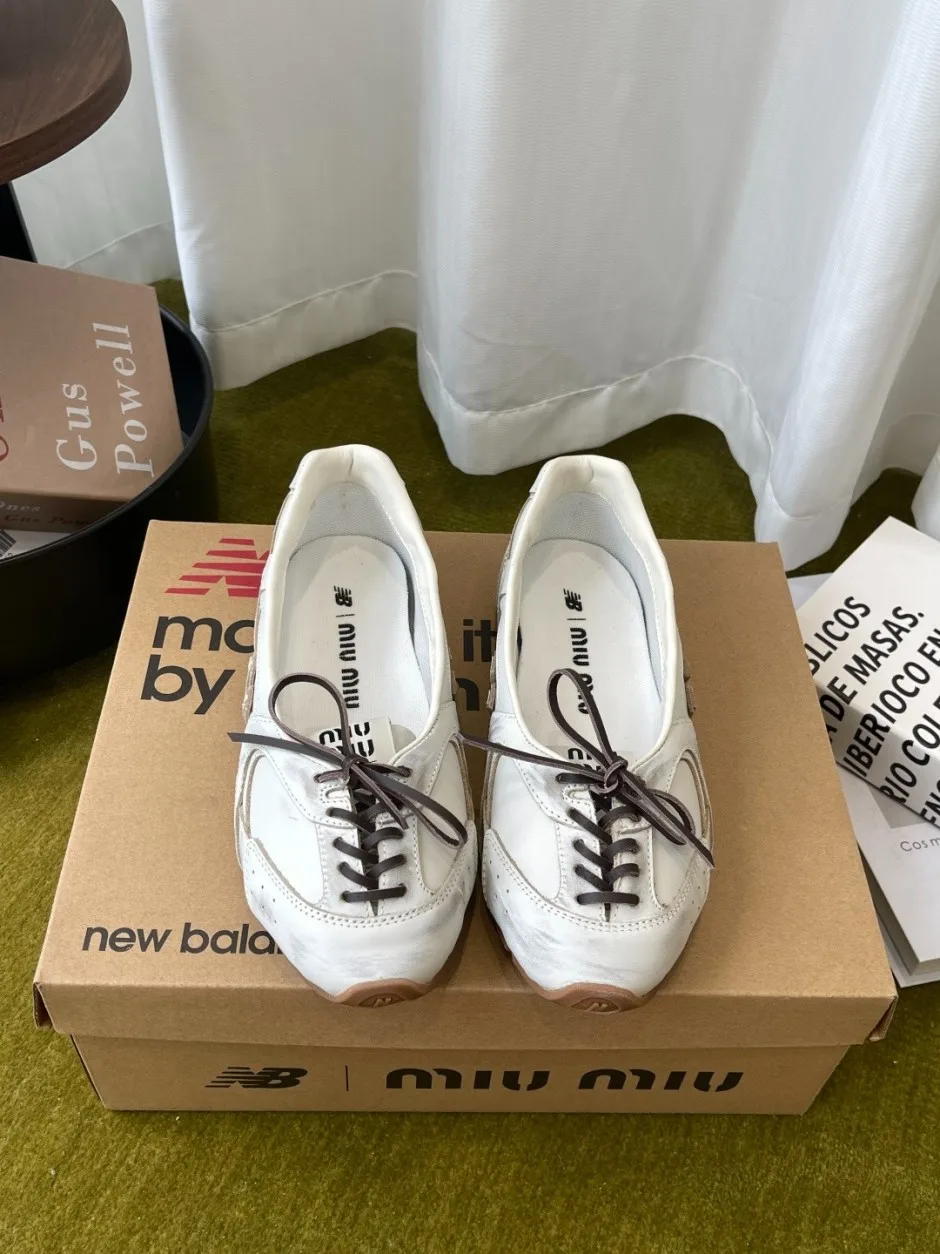 1789037622610314.webp ミュウミュウ スニーカー 偽物 MIUMIU × New Balance レザー シューズ ホワイト