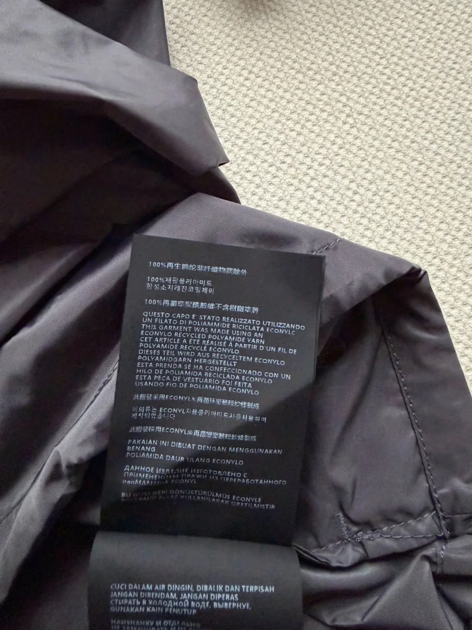1789039492252583.webp スタイリッシュ クロップド フーデッドブルゾン ミュウミュウ ジャケット 偽物 ブラック