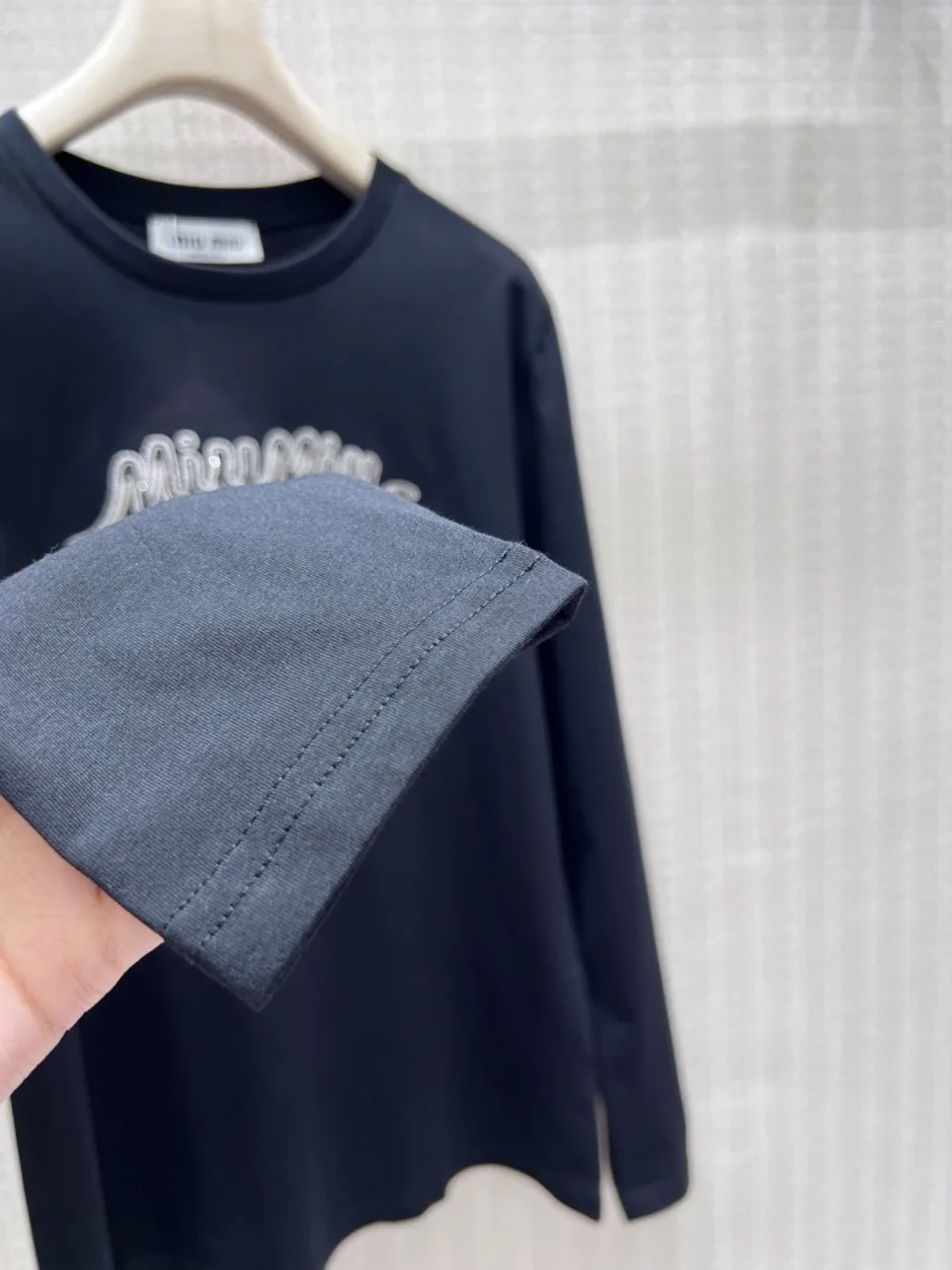 1789127198622839.webp ベーシック 合わせやすい ミュウミュウ Tシャツ 偽物 コットン 長袖Tシャツ ブラック
