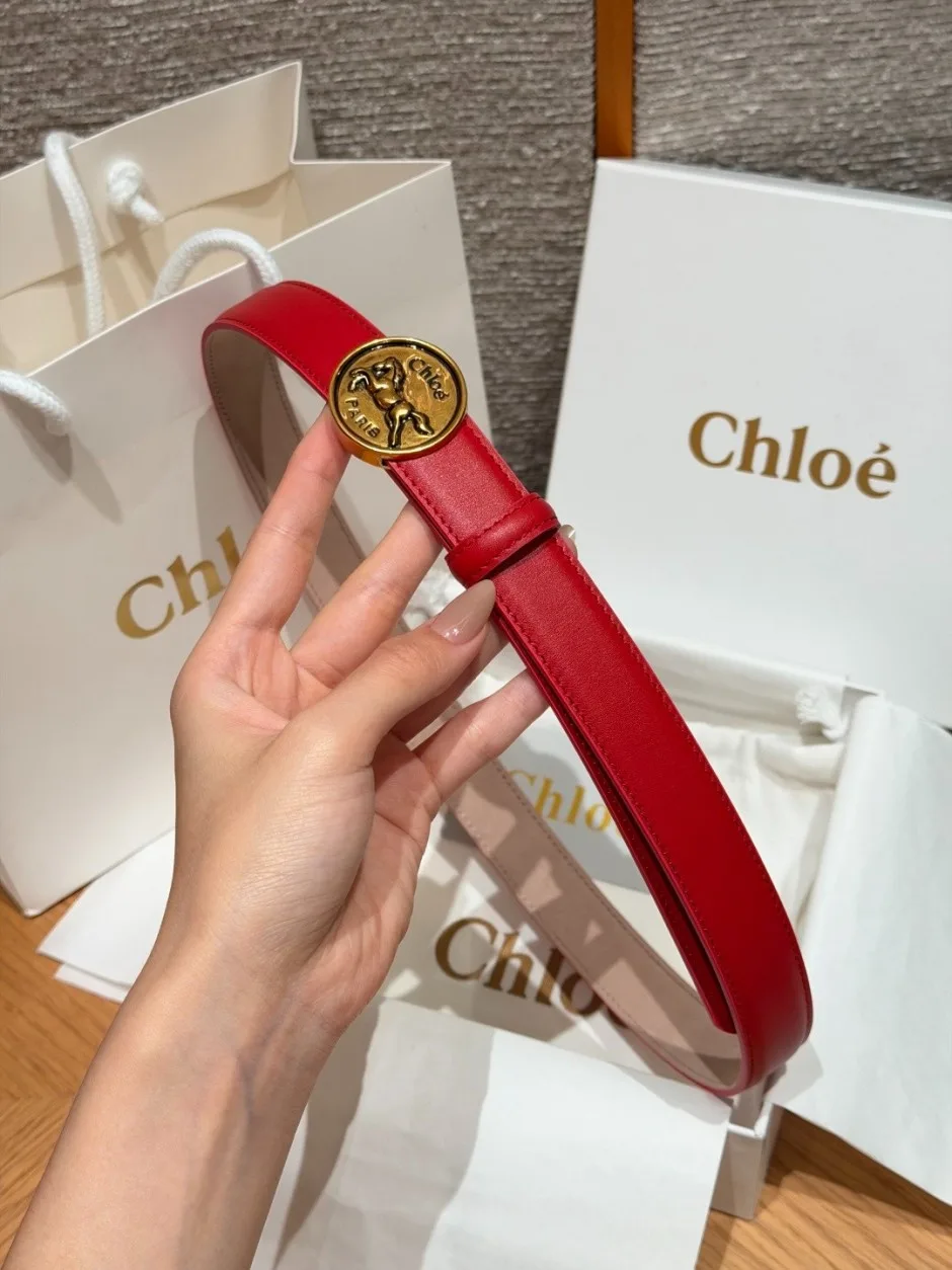 1789309005224759.webp クロエ スーパーコピー Chloé Horse Medal ベルト 合わせやすい 25mm レッド