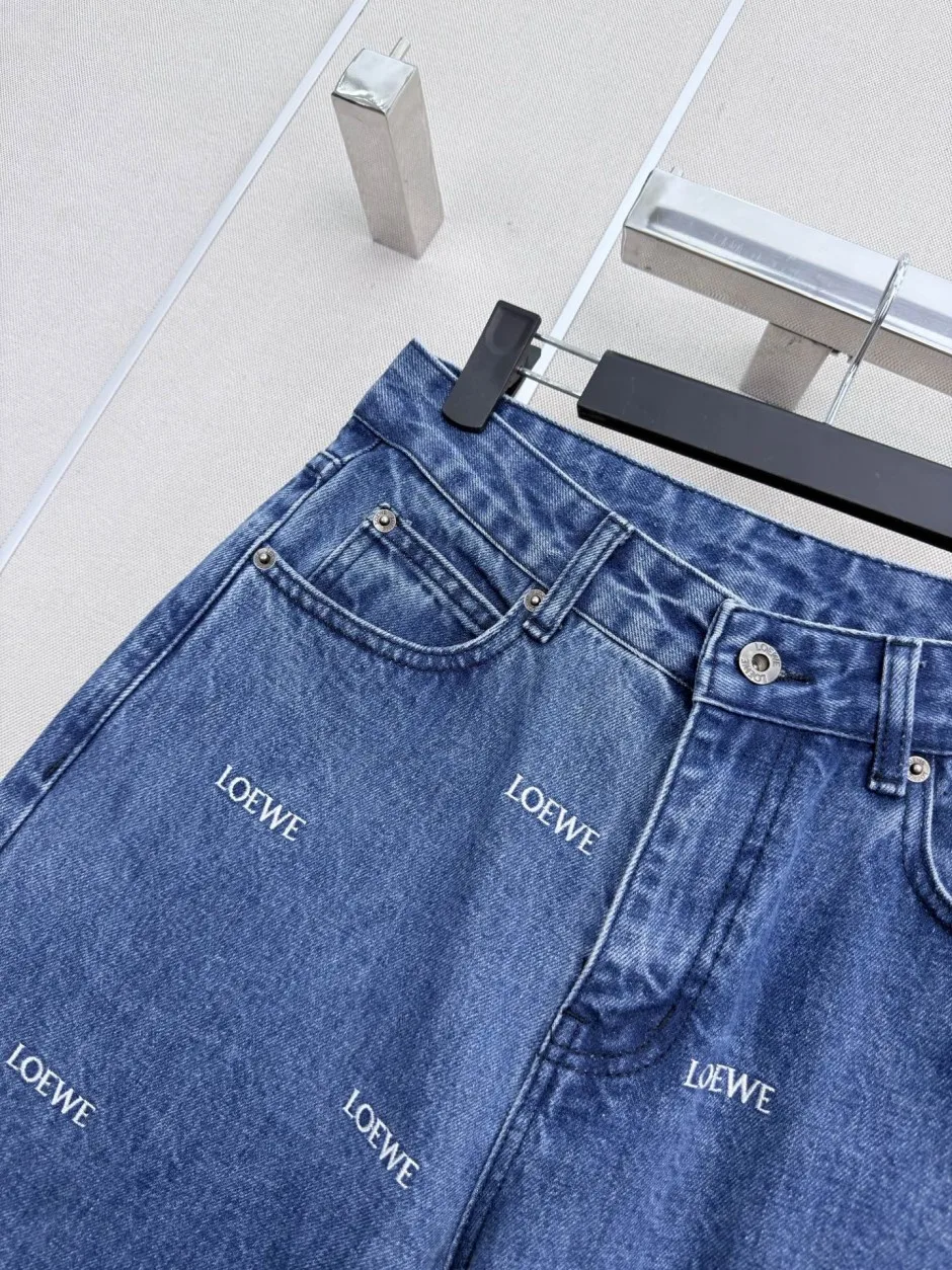 ロエベ ジーンズ 偽物 オールオーバーロゴ ストレートデニムパンツ ライトブルー