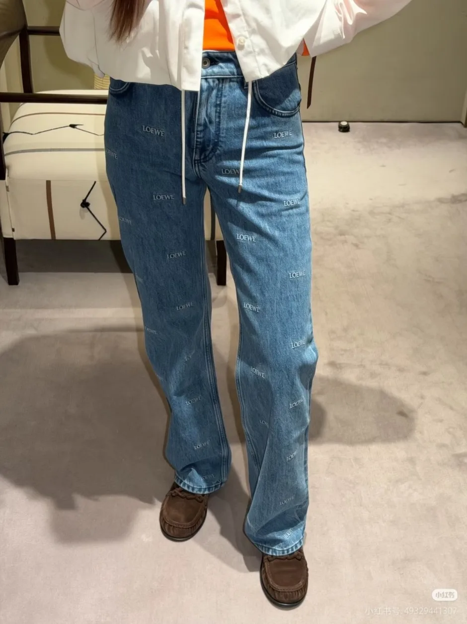 ロエベ ジーンズ 偽物 オールオーバーロゴ ストレートデニムパンツ ライトブルー