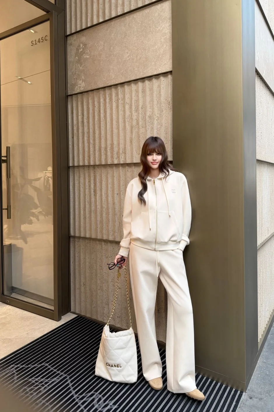 1789807769887066.webp カジュアル スウェット 2点セット シャネル セットアップ コピー 上下セット