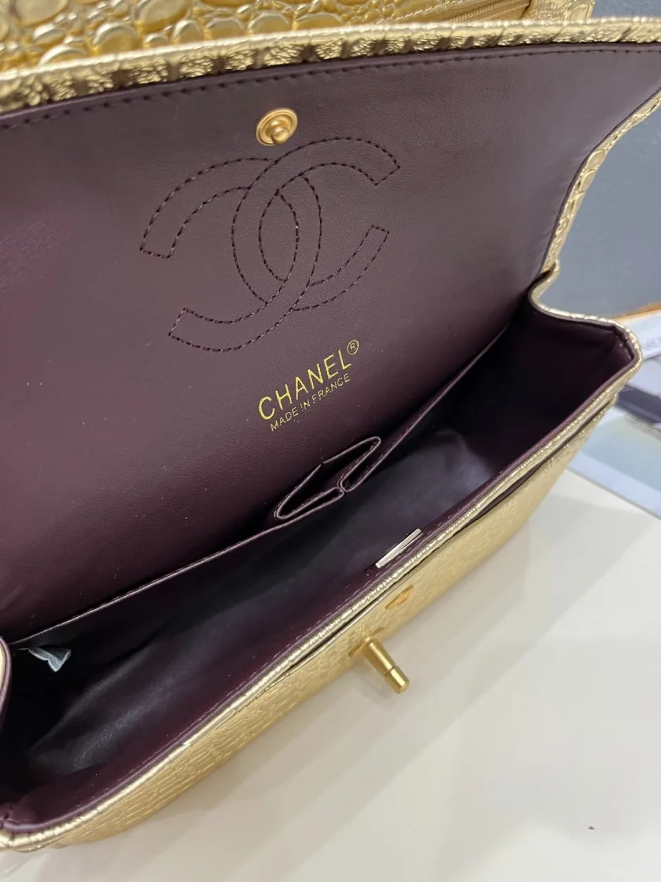 クロコ型押しレザー チェーンショルダーバッグ シャネル バッグ コピー ココマーク ゴールド