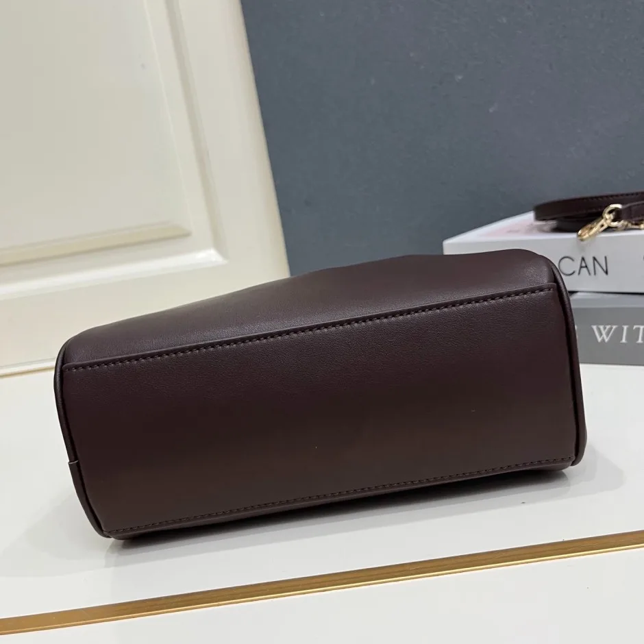洗練された ココマーク スモール レザー ボストンバッグ シャネル バッグ コピー ダークブラウン