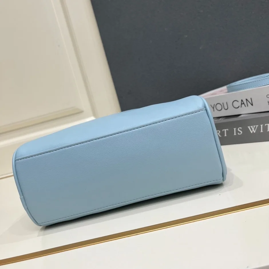 洗練された ココマーク スモール レザー ボストンバッグ シャネル バッグ コピー ブルー