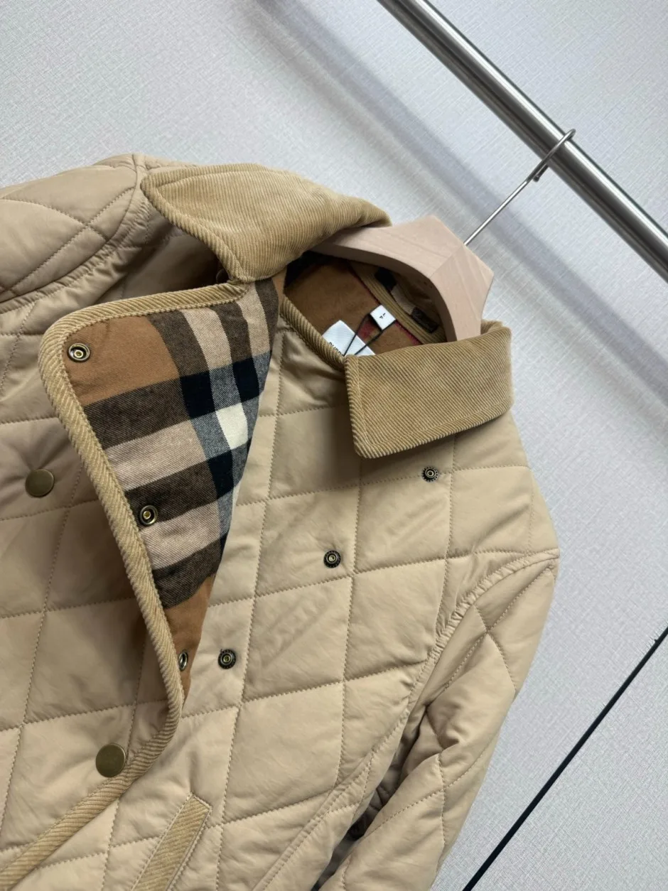 ベージュ ダブルブレスト　バーバリー ダブルブレスト キルティングジャケット バーバリー ジャケット コピー